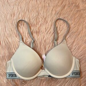 PINK Victoria’s Secret‎ Wear Everywhere Push-Up Bra Size 32A